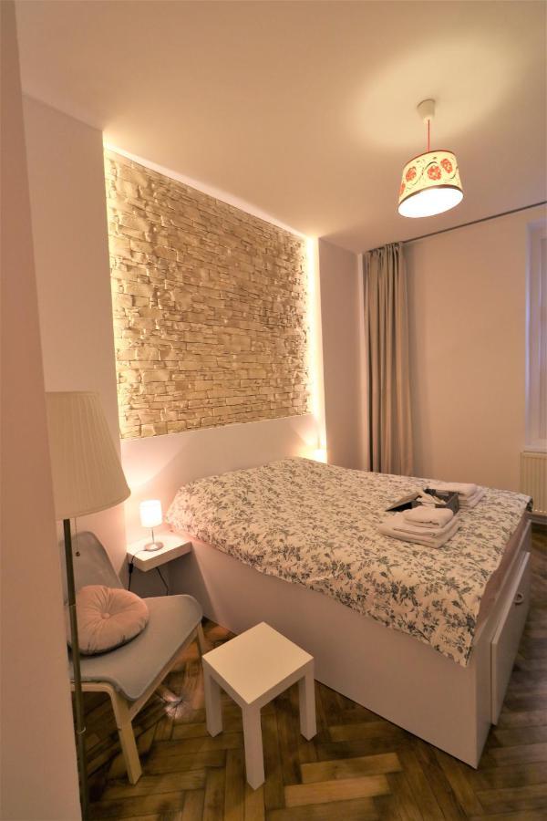 Cozy Old Town Apartment - Free Minibar Bucarest Extérieur photo