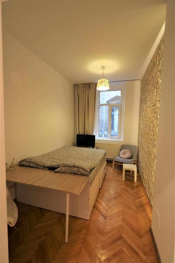 Cozy Old Town Apartment - Free Minibar Bucarest Extérieur photo