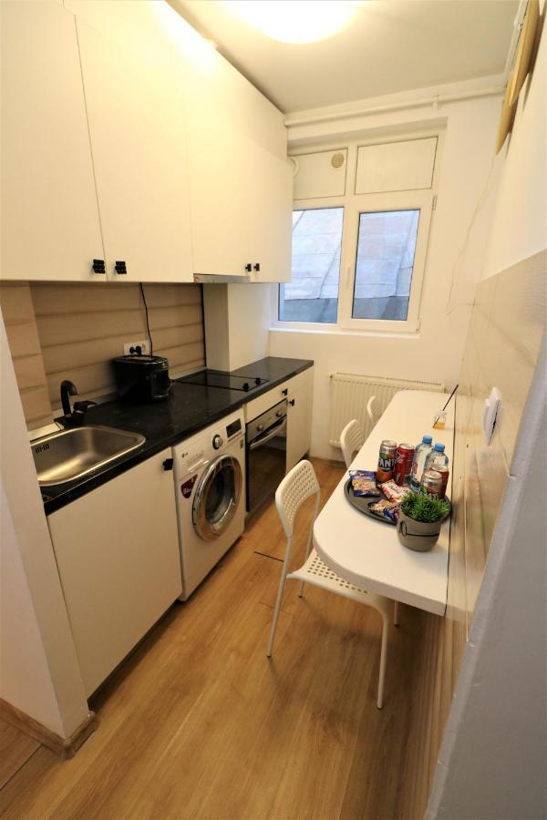 Cozy Old Town Apartment - Free Minibar Bucarest Extérieur photo