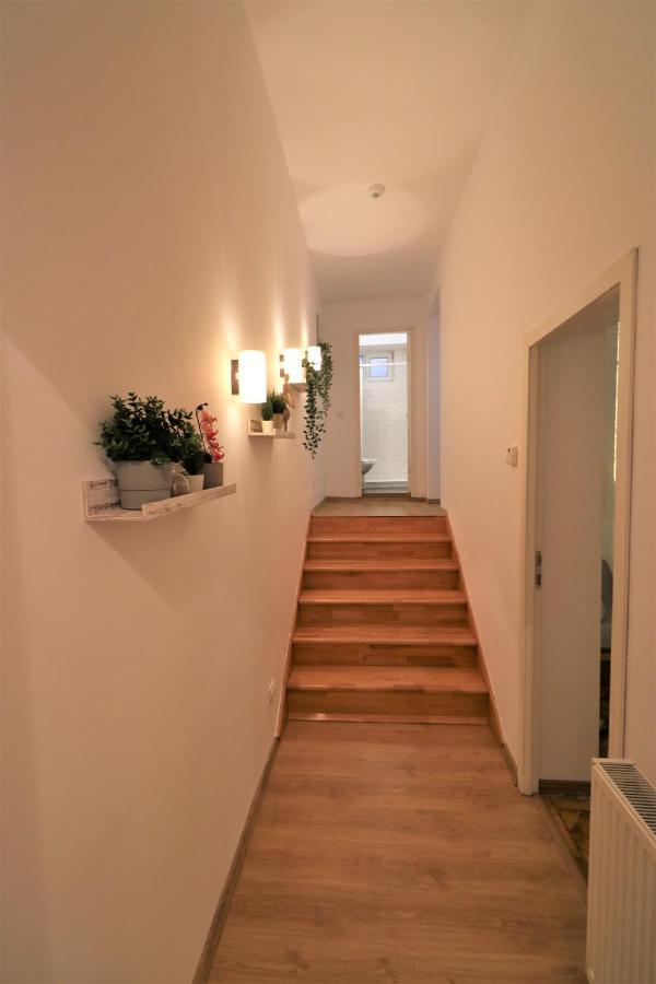 Cozy Old Town Apartment - Free Minibar Bucarest Extérieur photo