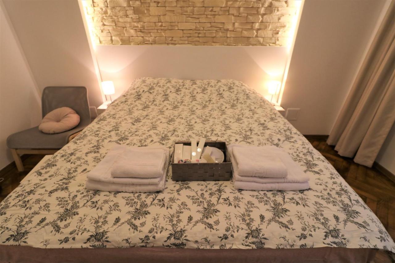 Cozy Old Town Apartment - Free Minibar Bucarest Extérieur photo