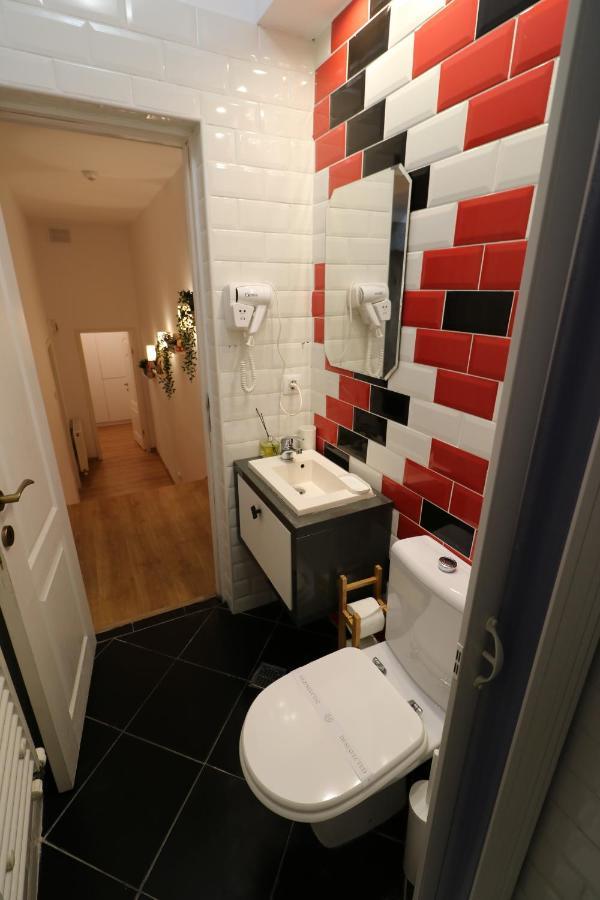 Cozy Old Town Apartment - Free Minibar Bucarest Extérieur photo